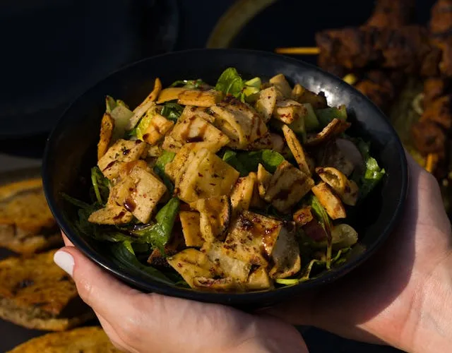 30 Dakikada Fit Tarif: Protein Deposu Tavuklu Salata