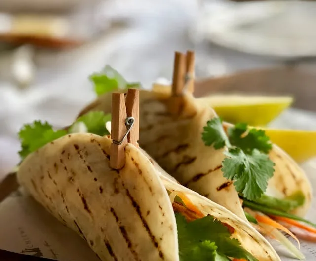 5 Dakikada Fit Kahvaltı Lezzeti: Kaşarlı Mini Lavaş Rulo