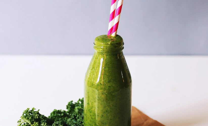 Fit Smoothie: Ispanak, Salatalık ve Elmalı Detoks İçeceği