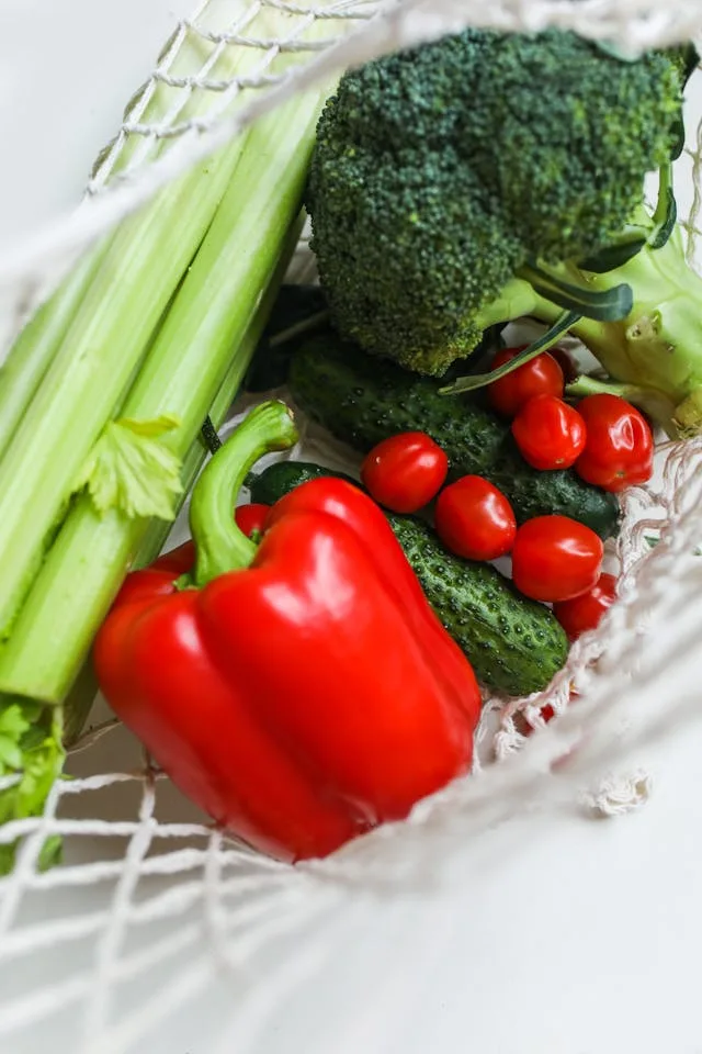 Fit Aperatif Tarifi – Yoğurtlu Salatalık Dip ve Havuç Çubukları