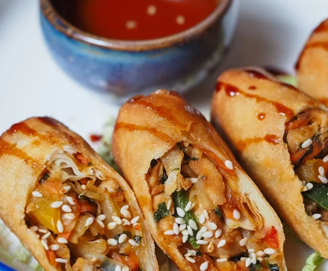 Yüksek Proteinli Öğle Yemeği – Tavuklu Tam Buğday Wrap (Soğuk & Fit Tarif)