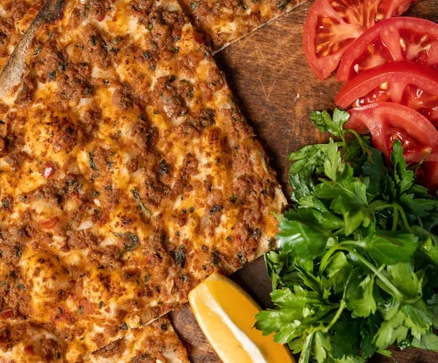 Fit Lahmacun Tarifi: Lavaş Tabanlı ve Aşırı Çıtır
